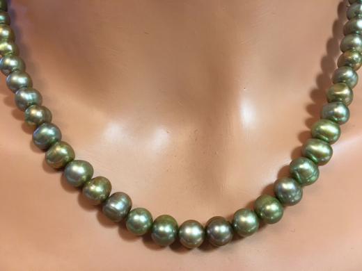 Perlenkette SWZ gr�nlich