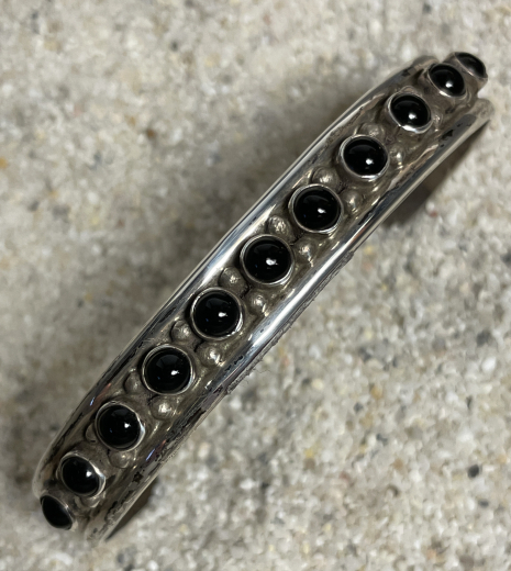 Onyx Armreif mit 11 Steinen Navajo Handarbeit