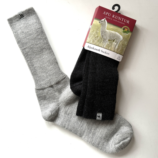 Alpakasoft Socken von Apu Kuntur dunkelgrau