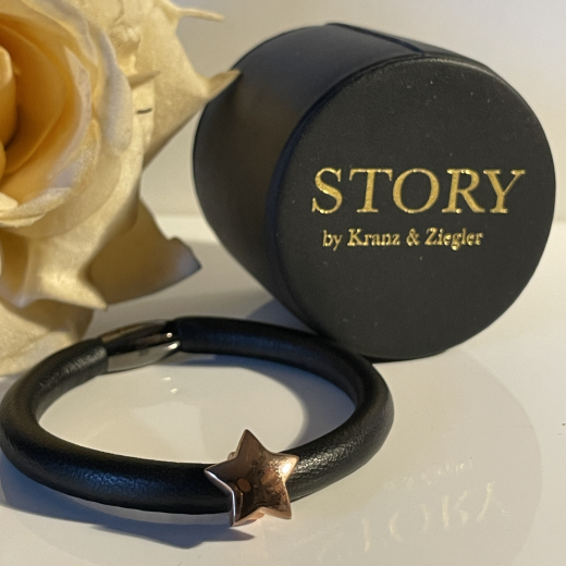 Story by Kranz & Ziegler Starter Leder Armband 18 cm Stern ros� Schwarz
