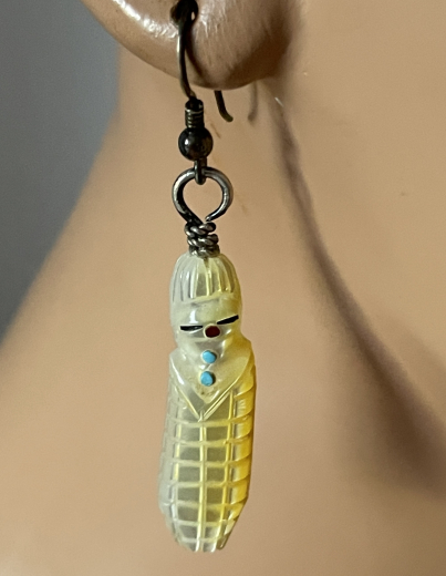 Carved Zuni Maiden Perlmutt Ohrh�nger Zuni Handarbeit