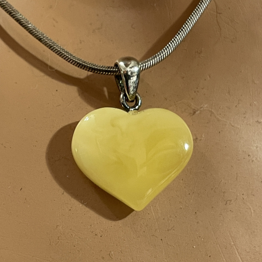 Natur Bernstein Kleines Herz in gelb 1046