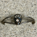 B�rentatzenarmreif mit Perlmutt Navajo Handarbeit