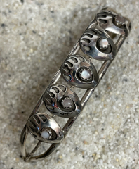 B�rentatzen Armreif mit 5 Perlmutt Navajo Handarbeit